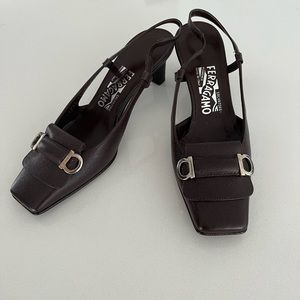 Salvatore Ferragamo middle high heel shoes size 7 B